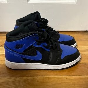Air Jordan 1 Mid GS “Hyper Royal”
